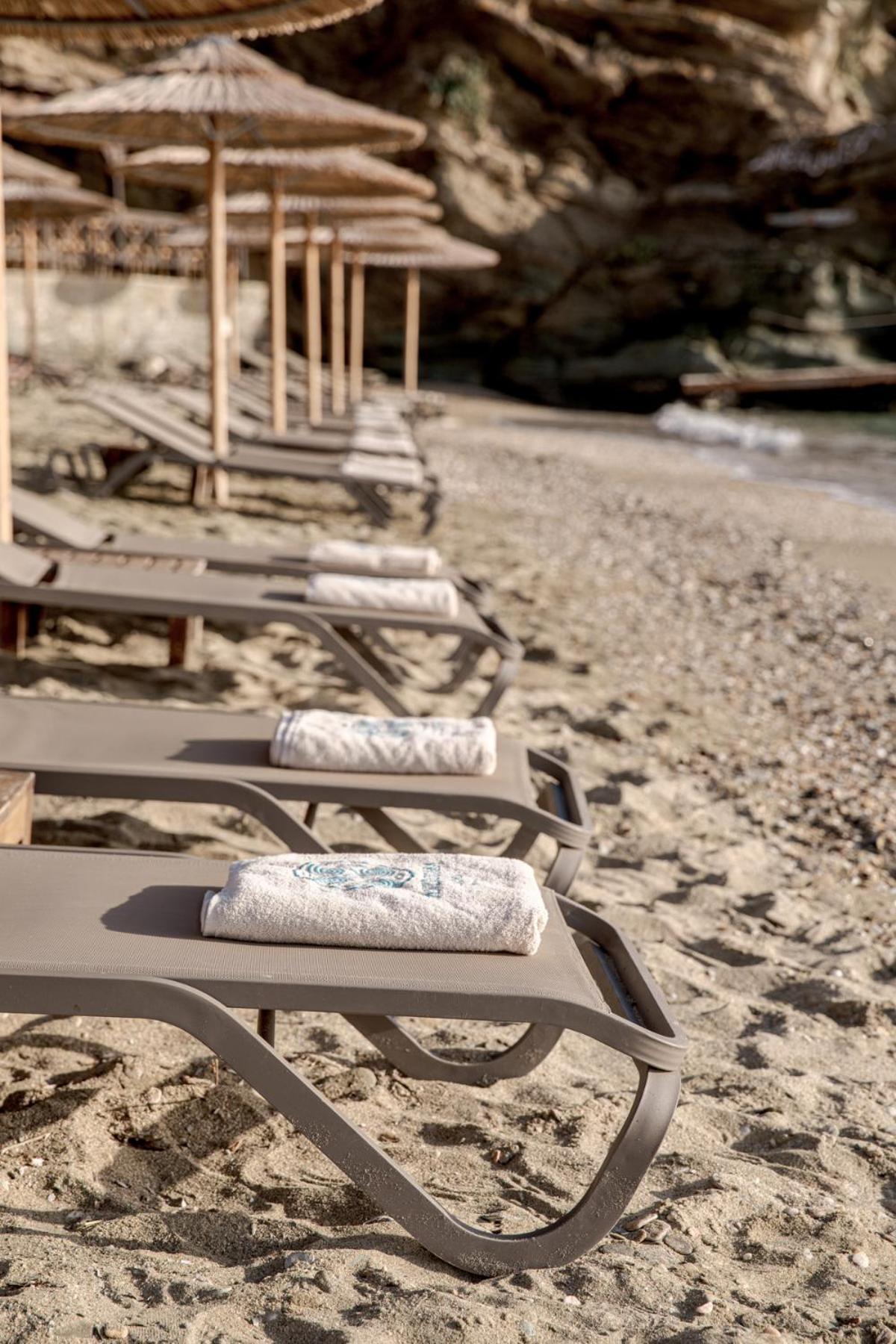 Aneroussa Beach Hotel Batsíon Dış mekan fotoğraf