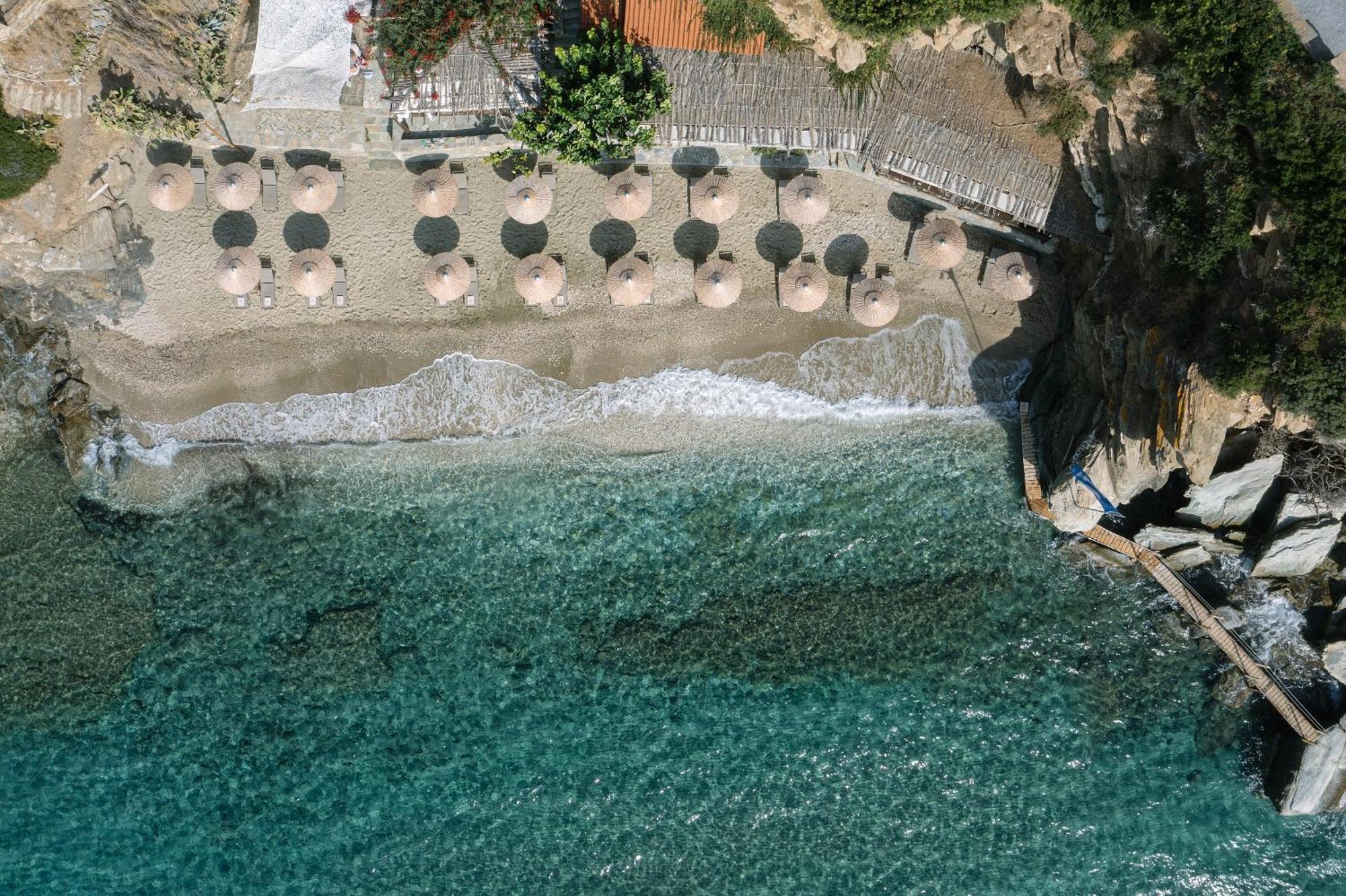 Aneroussa Beach Hotel Batsíon Dış mekan fotoğraf