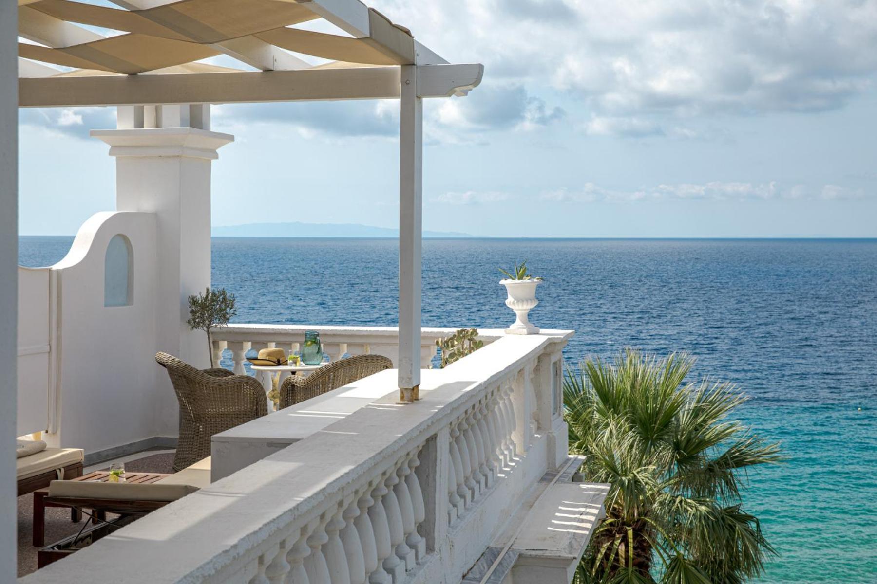 Aneroussa Beach Hotel Batsíon Dış mekan fotoğraf