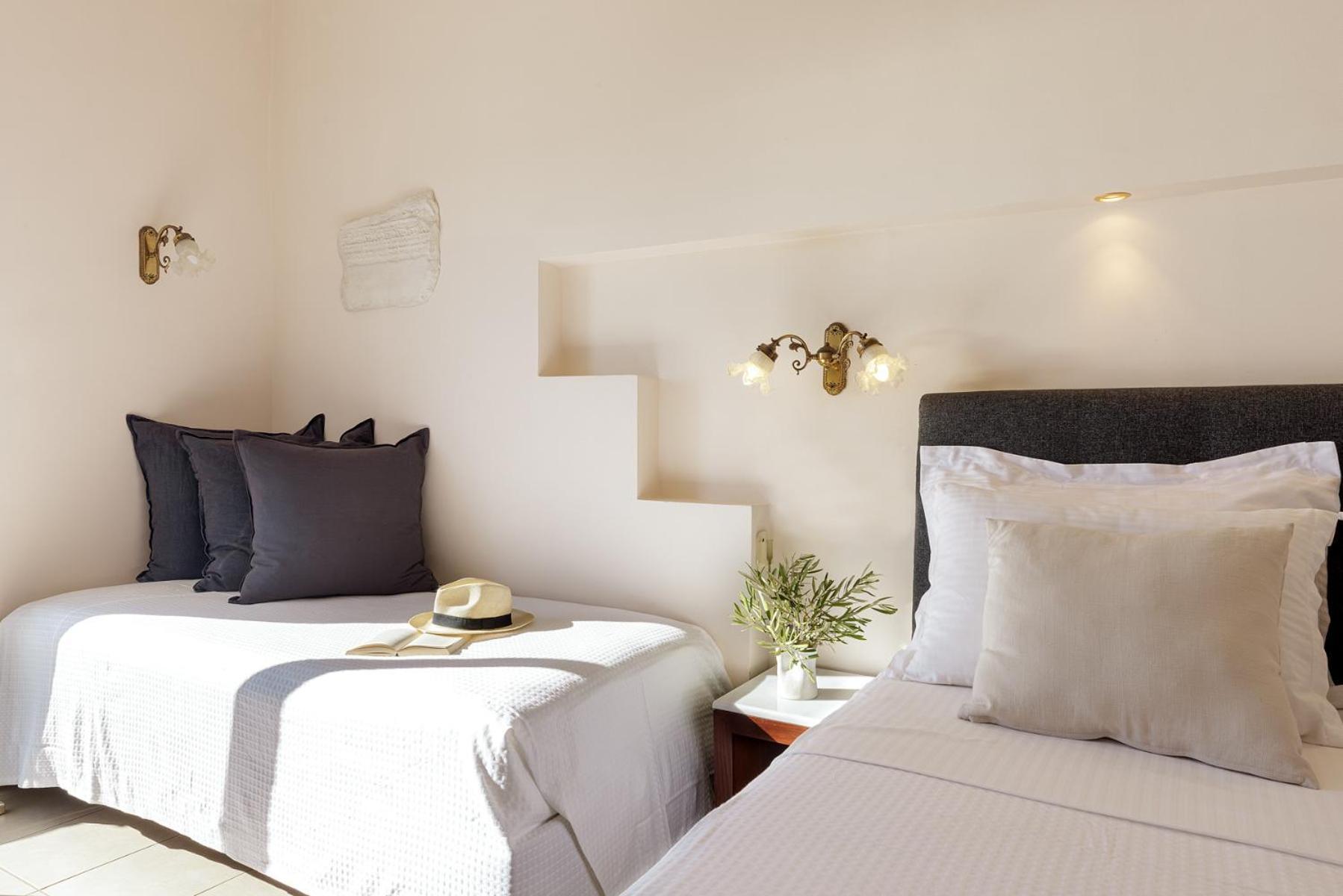 Aneroussa Beach Hotel Batsíon Dış mekan fotoğraf