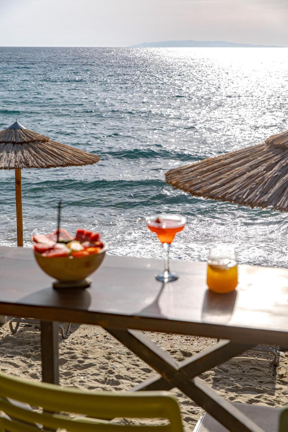Aneroussa Beach Hotel Batsíon Dış mekan fotoğraf