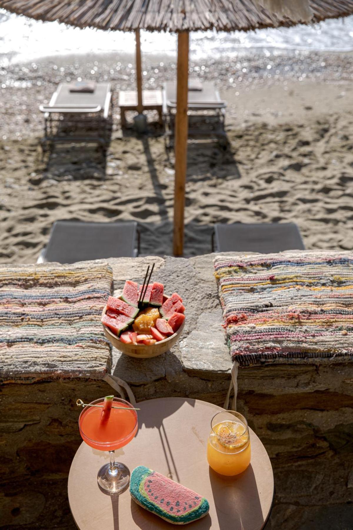 Aneroussa Beach Hotel Batsíon Dış mekan fotoğraf